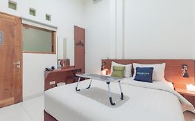 Urbanview Darmo Residence Bandung